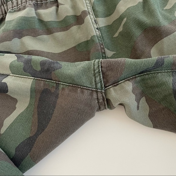 ⭐️HP⭐️ Aritzia TNA Alix Camouflage Joggers Pant - Picture 8 of 11
